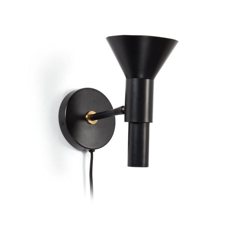 Настенный светильник Vyara из металла с черной отделкой и адаптером UK