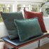 Чехол для подушки Julina из 100% хлопка бархата красного цвета с зеленой каймой 45 х 45 см