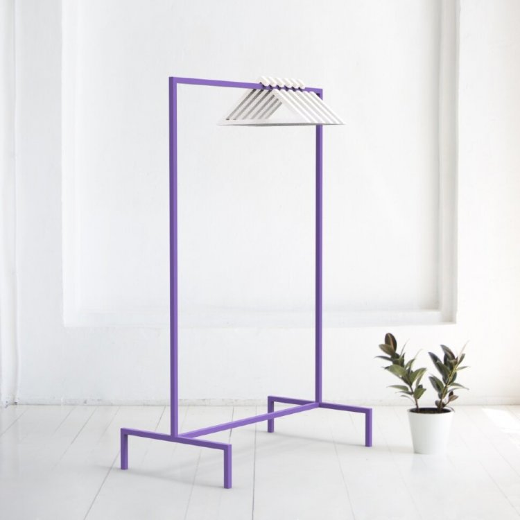 Вешалка напольная минимализм в фиолетовом цвете